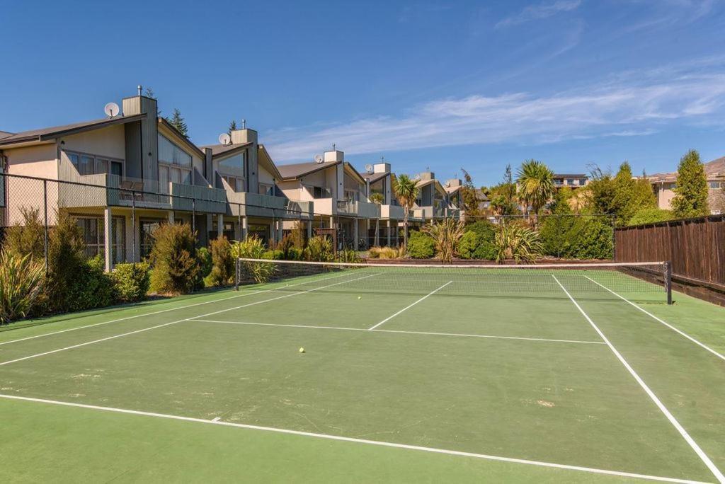 Mountain Peak Escape Apartment Wanaka Bagian luar foto