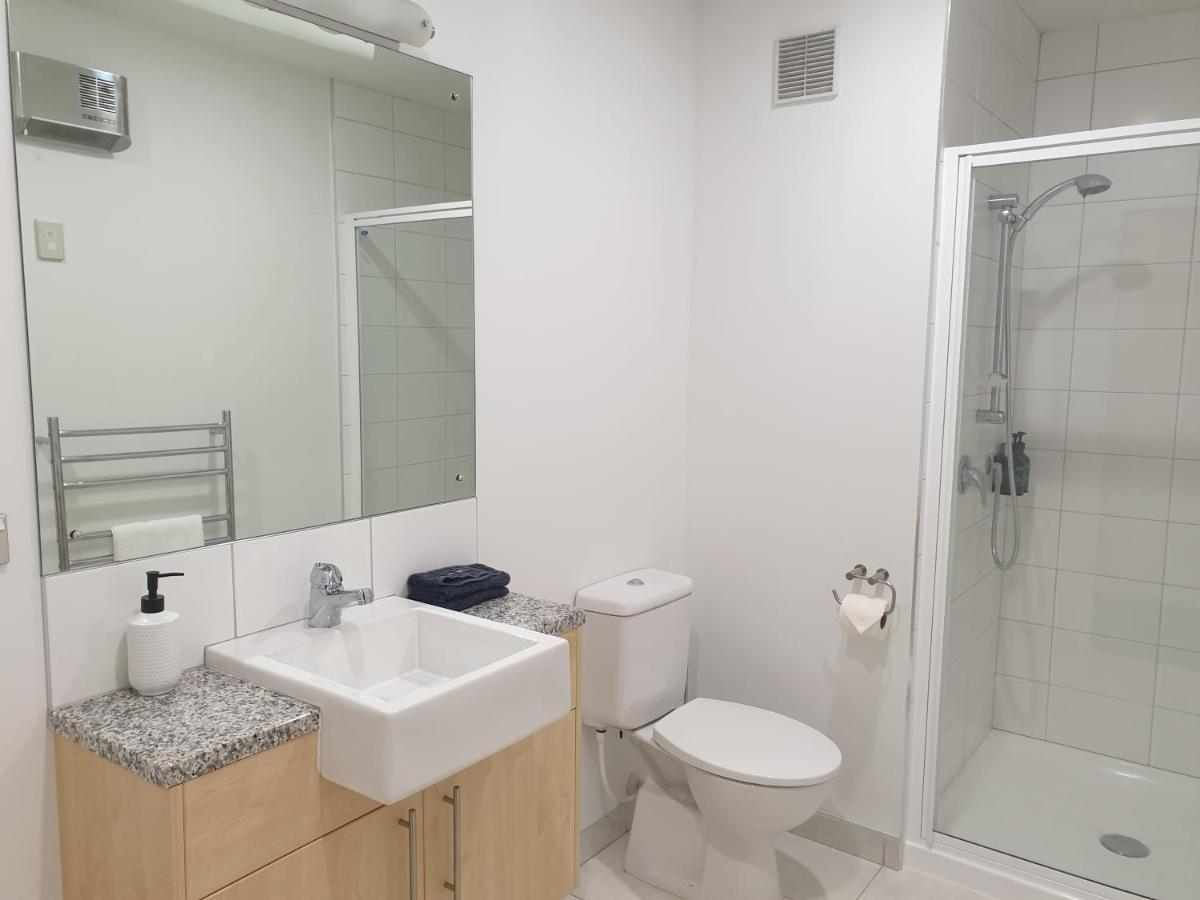 Mountain Peak Escape Apartment Wanaka Bagian luar foto