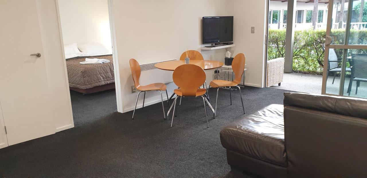 Mountain Peak Escape Apartment Wanaka Bagian luar foto